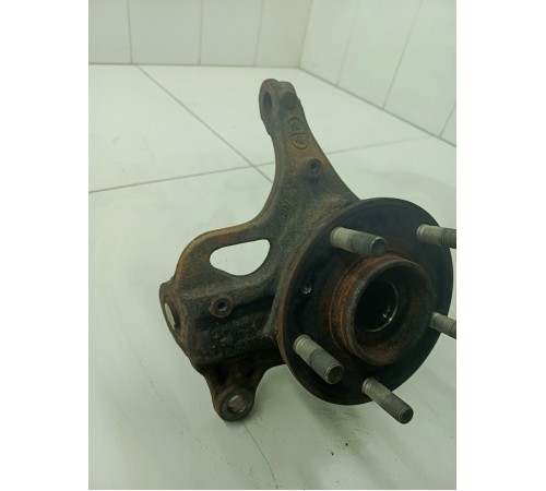 Кулак поворотный передний правый