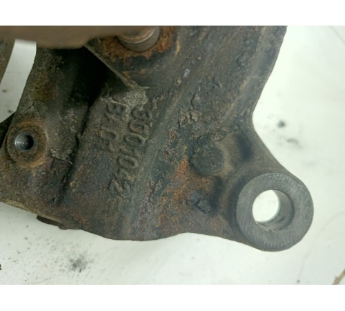 Кулак поворотный передний правый