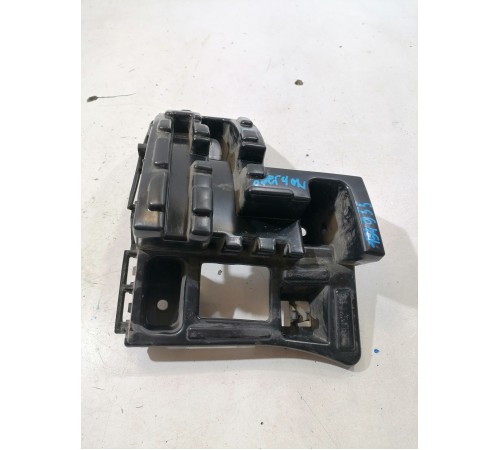 Кронштейн заднего бампера правый