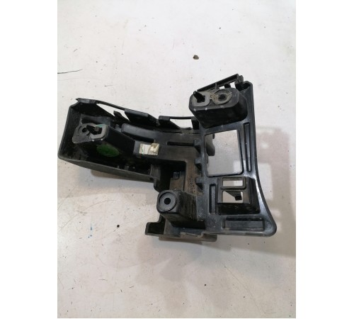 Кронштейн заднего бампера правый