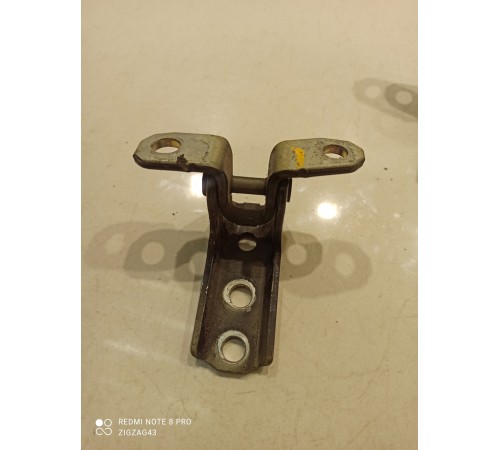 Петля двери (передняя, правая, верхняя)