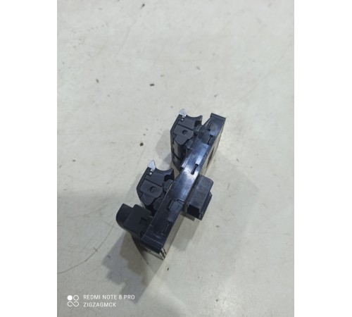 Блок управления стеклоподъемниками (передний левый)