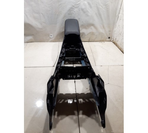 Центральная консоль с подлокотником