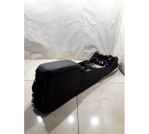 Центральная консоль с подлокотником