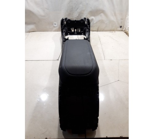 Центральная консоль с подлокотником