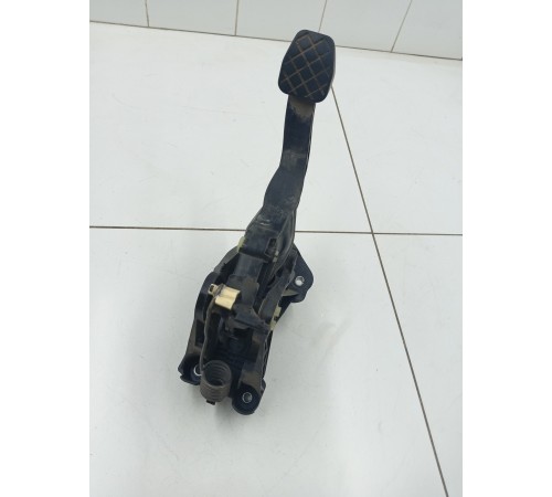 Педаль сцепления