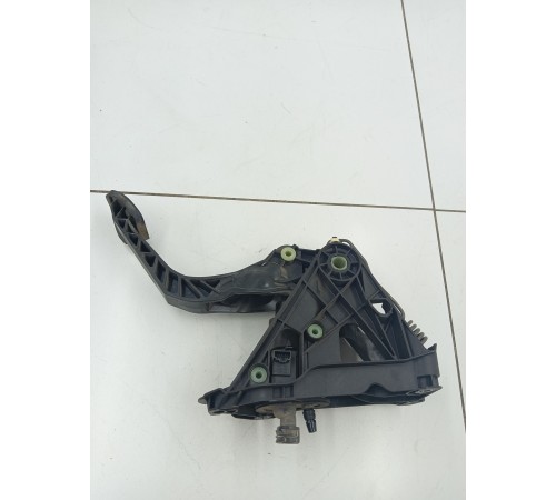 Педаль сцепления