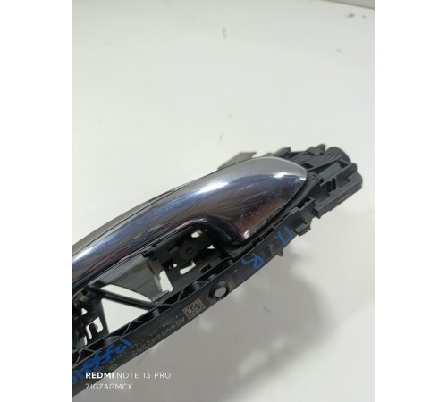 Ручка двери передняя правая внешняя