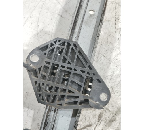 Стеклоподъемник (передний правый)