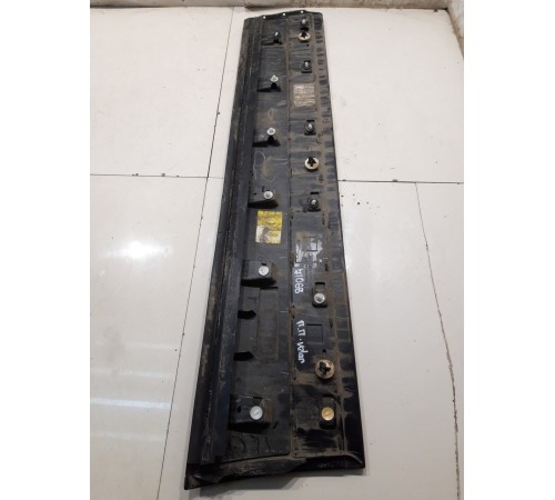 Молдинг двери (передний, правый)