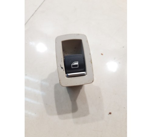 Кнопка стеклоподъемника (задняя, правая)