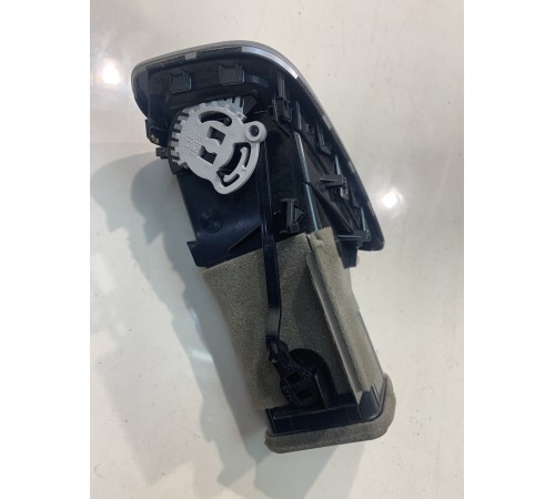 Воздушный дефлектор (передний, левый)