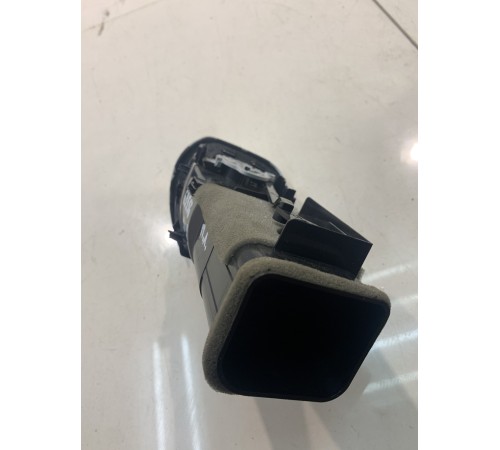 Воздушный дефлектор (передний, левый)