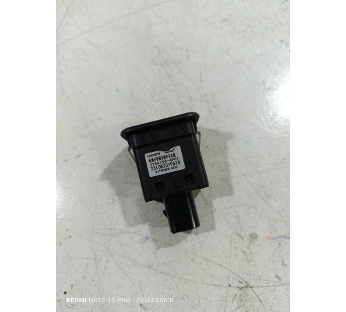 Кнопка закрывания багажника