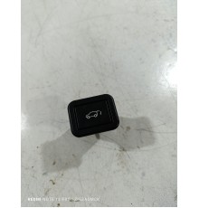 Кнопка закрывания багажника