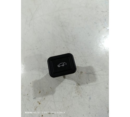 Кнопка закрывания багажника