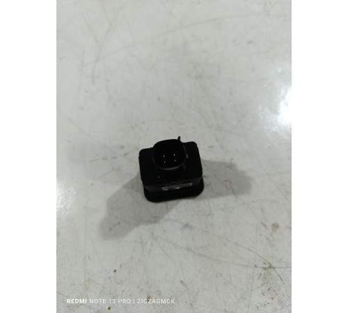 Кнопка закрывания багажника