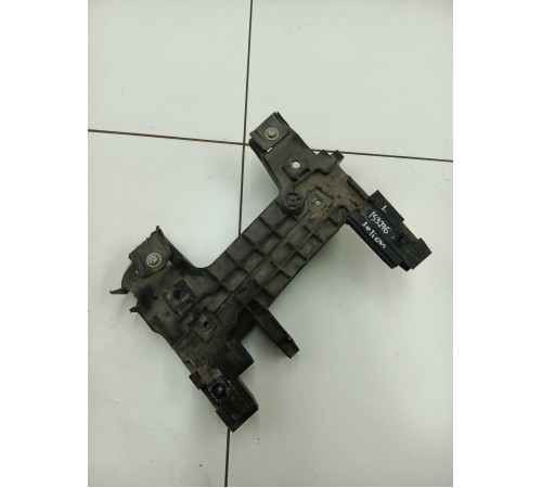 Кронштейн решетки радиатора левый