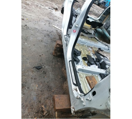 Порог правый с центральной стойкой