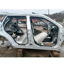 Порог правый с центральной стойкой