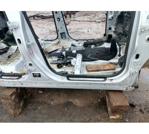 Порог правый с центральной стойкой