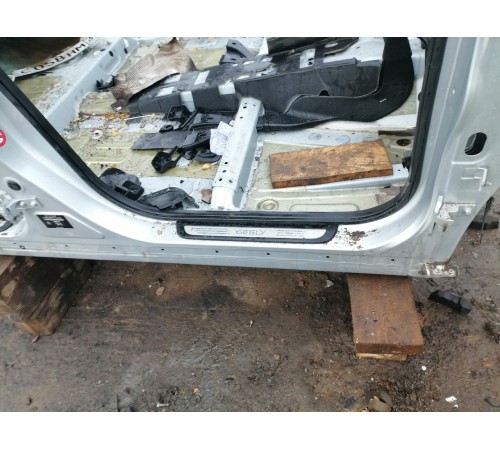 Порог правый с центральной стойкой