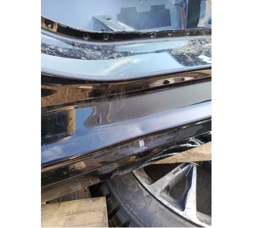 Порог с центральной стойкой правый