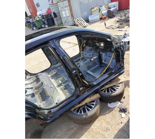 Порог с центральной стойкой правый