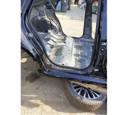 Порог с центральной стойкой правый