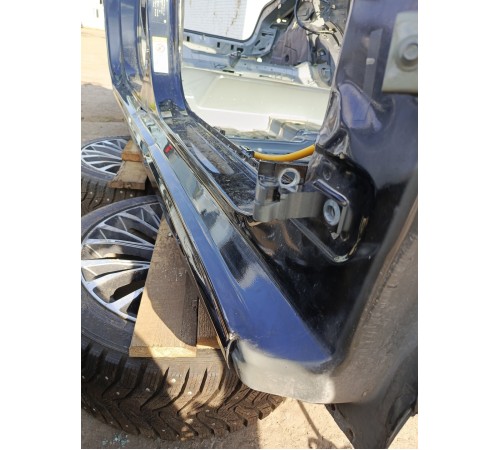 Порог с центральной стойкой правый