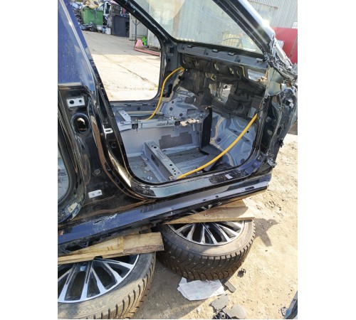 Порог с центральной стойкой правый