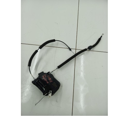 Замок двери передний левый