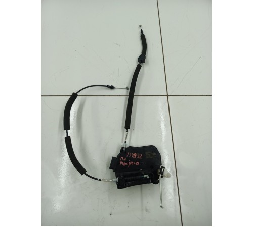 Замок двери передний левый