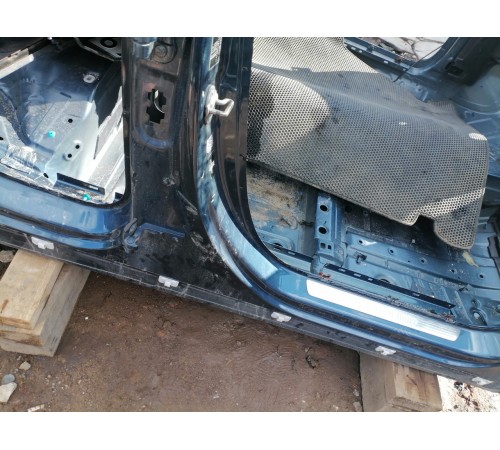 Порог правый с центральной стойкой