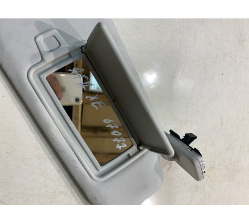 Козырек солнцезащитный (правый)