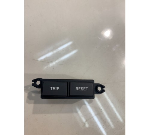Кнопки TRIP / RESET