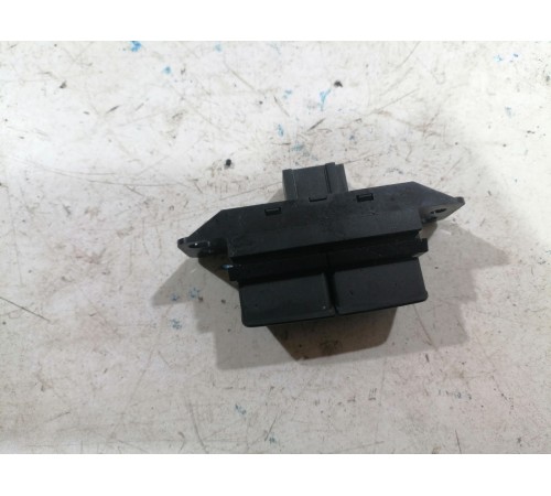 Кнопка обогрева задних сидений