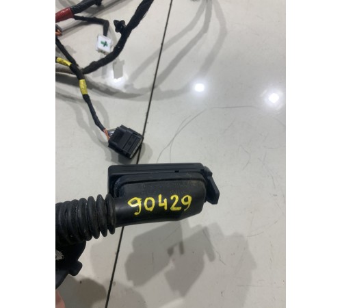 Электропроводка двери (передняя левая)