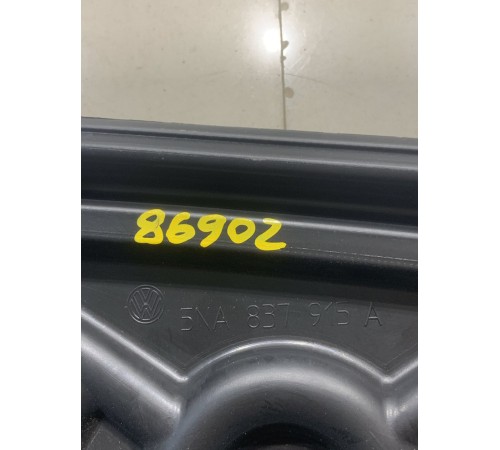 Накладка внутренней панели двери (передняя левая)