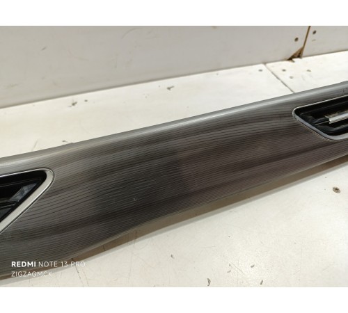 Накладка центральной консоли с дефлекторами