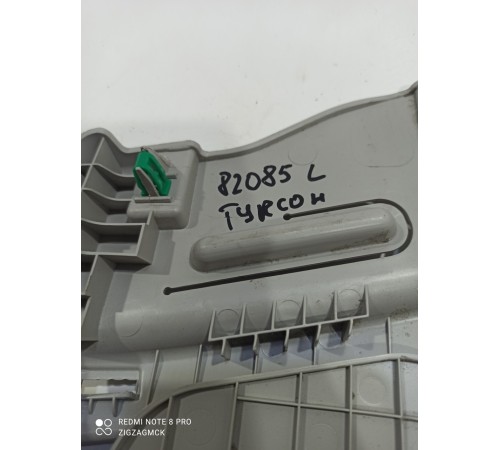 Накладка центральной стойки левая