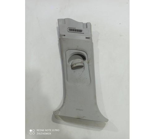 Накладка центральной стойки левая