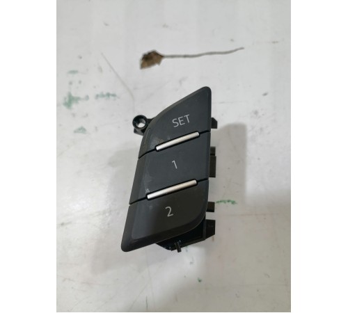 Блок кнопок памяти сиденья левый