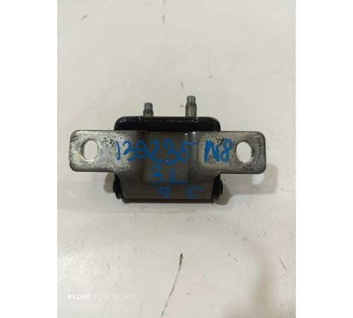 Петля крышки багажника левая