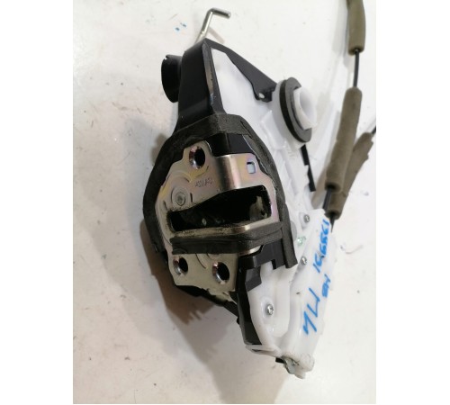 Замок двери передний левый