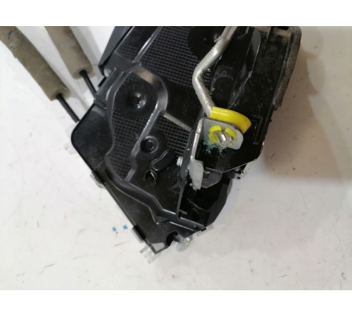 Замок двери передний левый