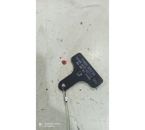 Механизм аварийного открытия лючка бензобака