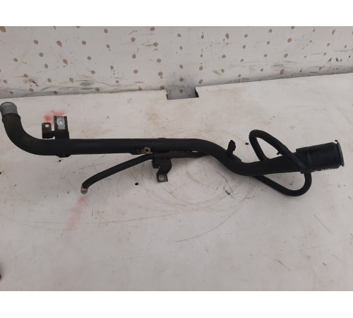 Горловина топливного бака