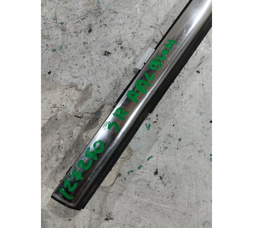 Уплотнитель стекла задний правый внешний