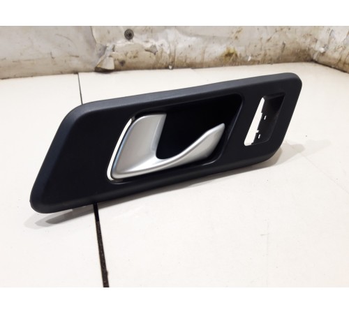 Ручка двери (передняя левая внутренняя)